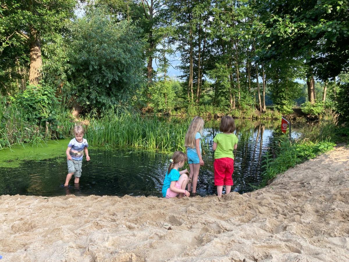Kuckunniwi Tipidorf Hotel Tauche Kültér fotó