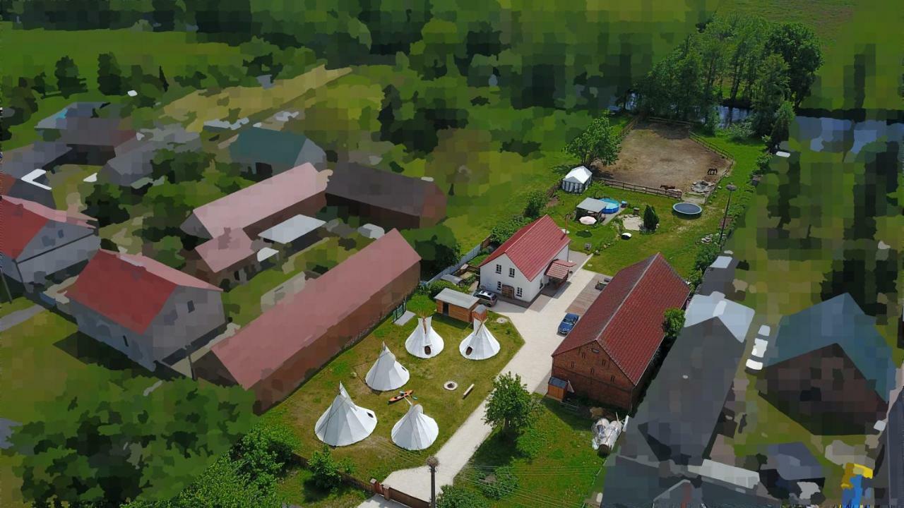 Kuckunniwi Tipidorf Hotel Tauche Kültér fotó